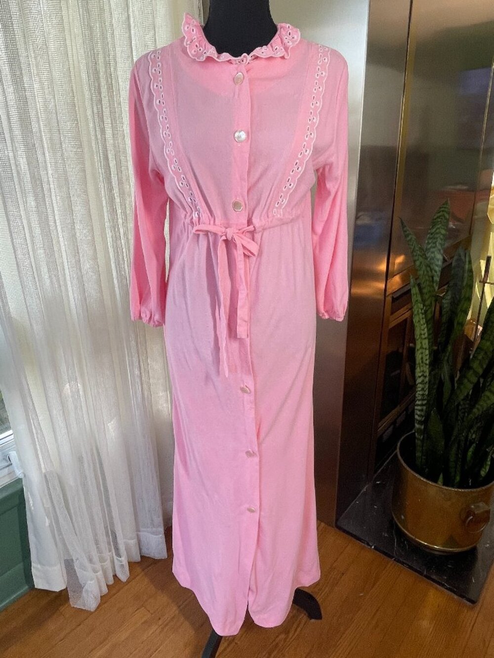 Vintage 80s robe, pink flannel, long sleeves, Hamilton Lingerie, size 10/12